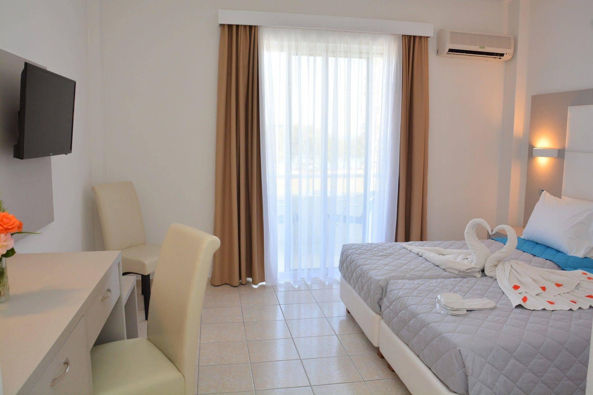 Costa Angela Seaside Resort 3*